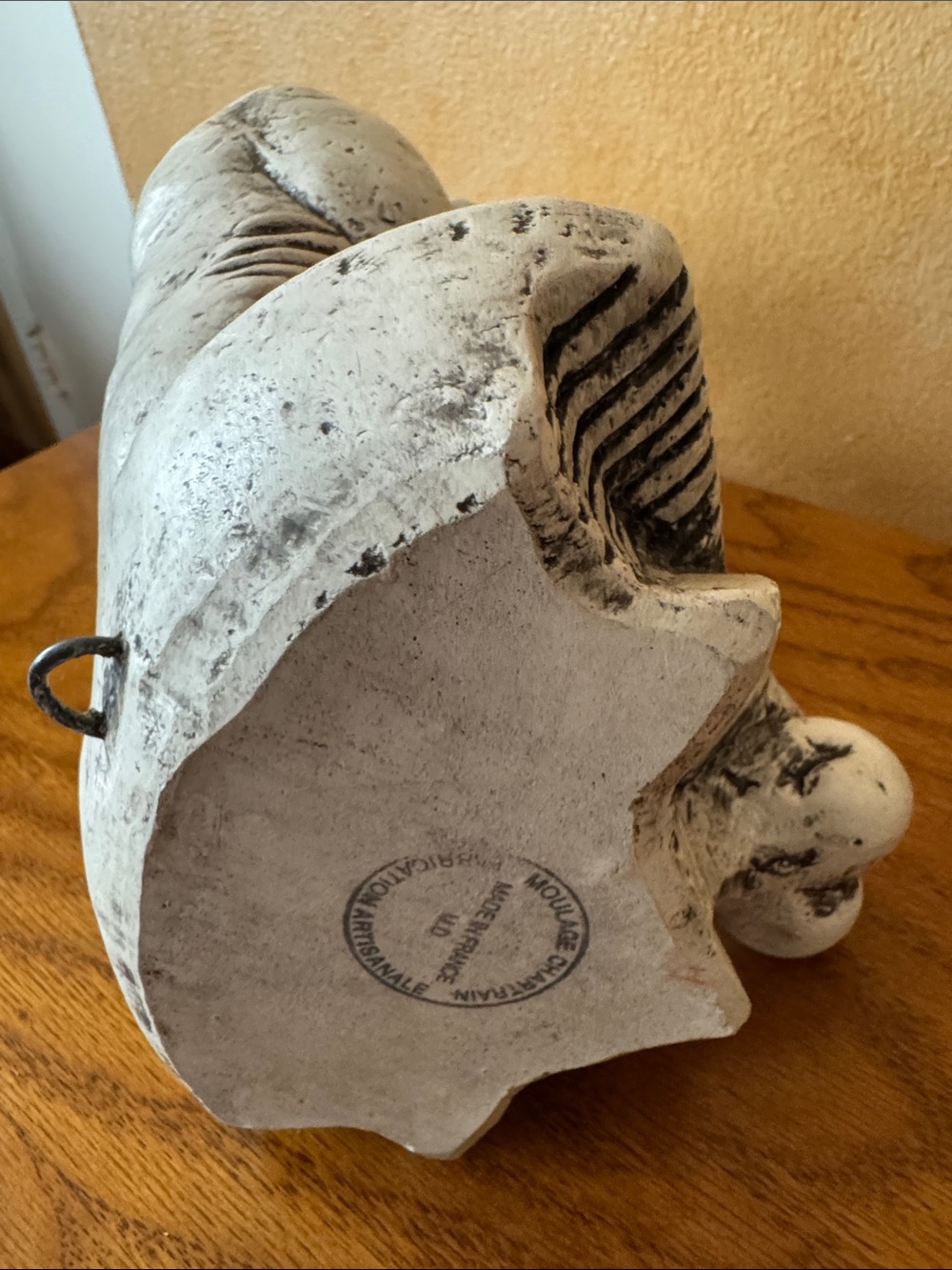 “Bone Gnawing" resin gargoyle statue. Decorative Wall art. - Picture 10 of 12